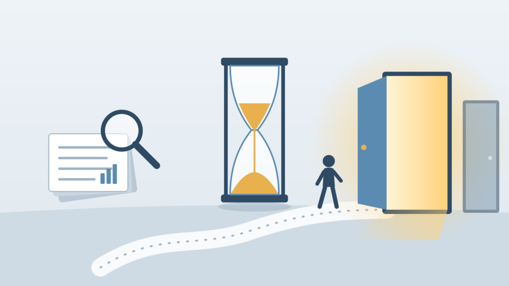 Symbolbild: Links Dokumente mit Lupe für die Analyse, in der Mitte eine Sanduhr, rechts eine offene, hell erleuchtete Tür, auf die eine Person über einen Weg zugeht; daneben eine geschlossene Tür.